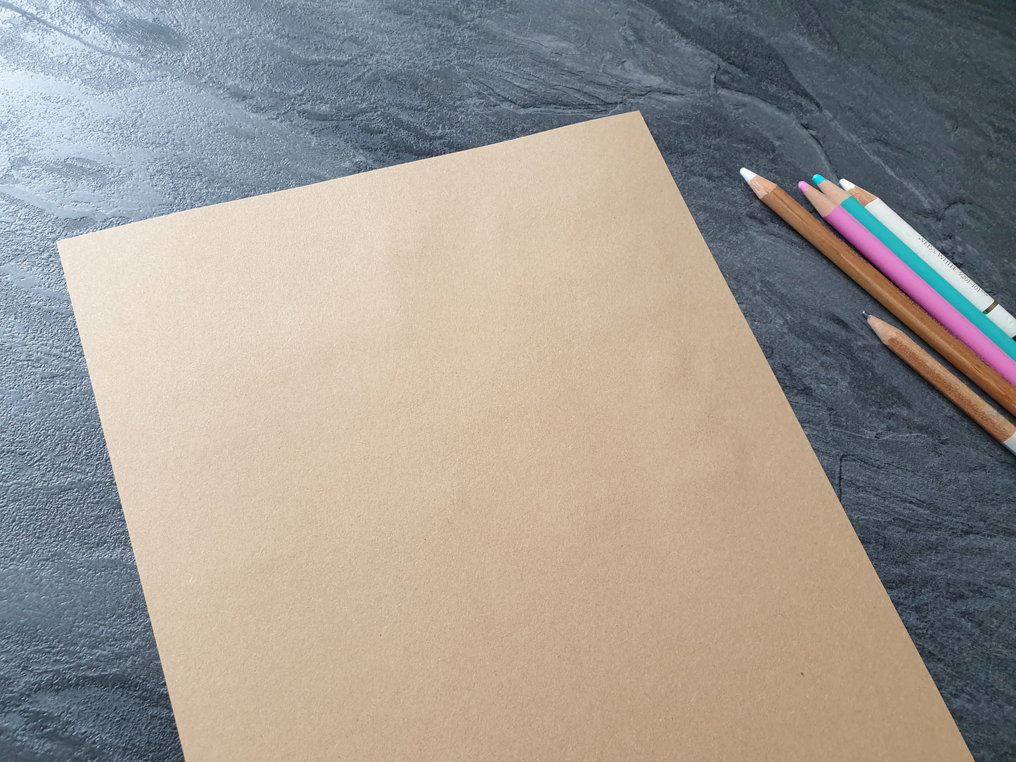Handgefertigtes Skizzenheft, 100% Recycling Kraftpapier, DIN A5 (148x210mm), 96 Seiten, Hochformat