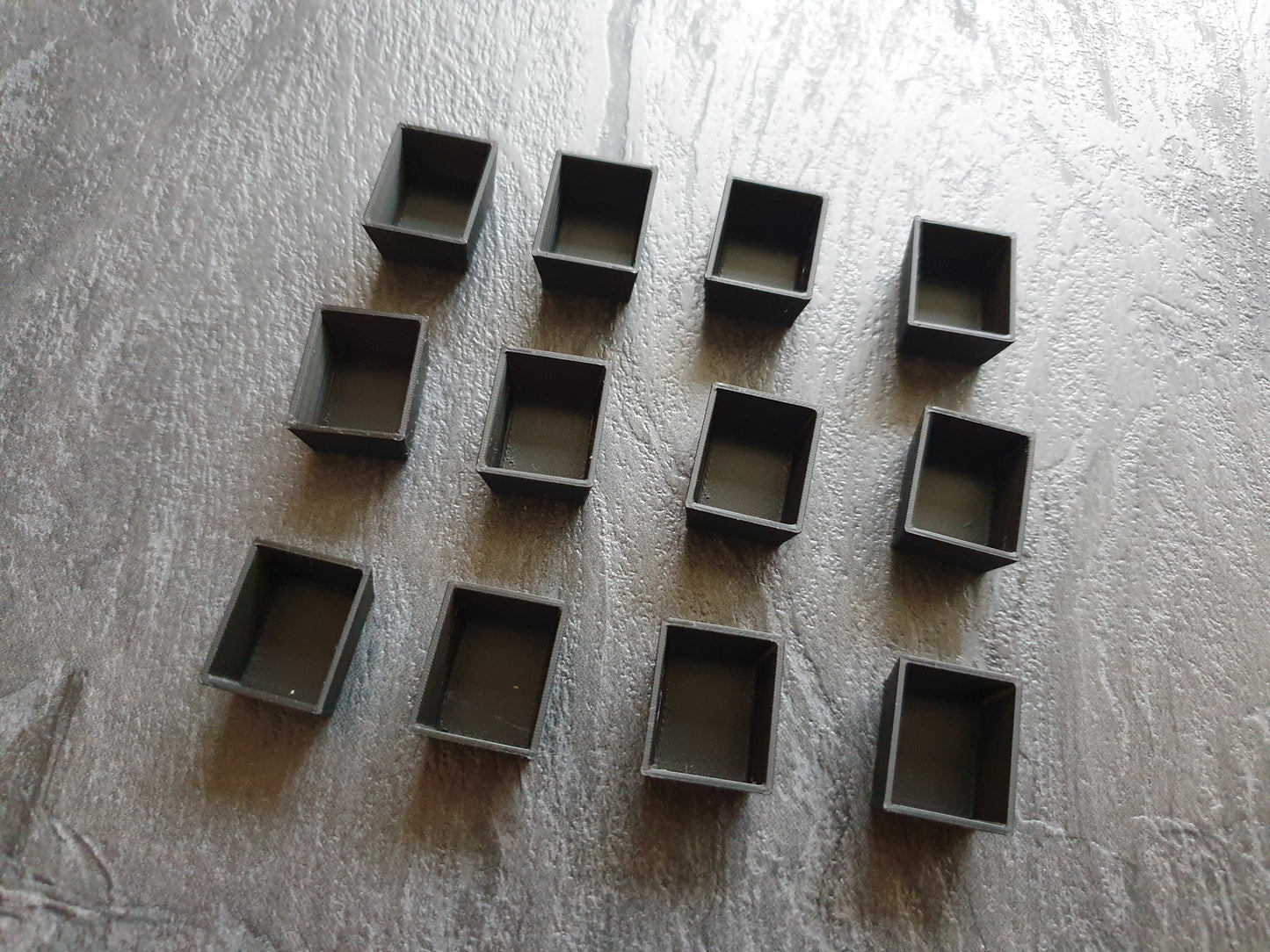 Schwarze Näpfchen aus PLA, 12 Pfännchen für das Malen auf schwarzem Papier, 3d gedruckt