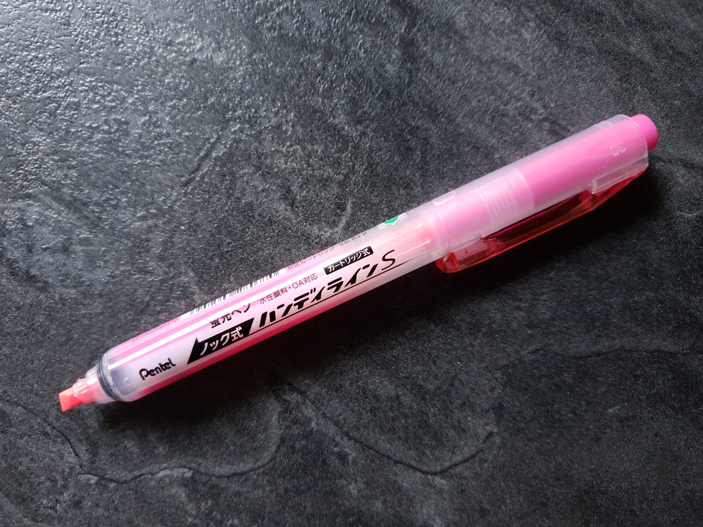 Einziehbare Textmarker von Pentel