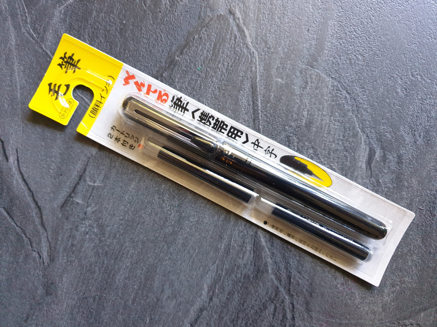 Pentel Pocket Brush: Nachfüllbarer Pinselstift, wasserfest, schwarz