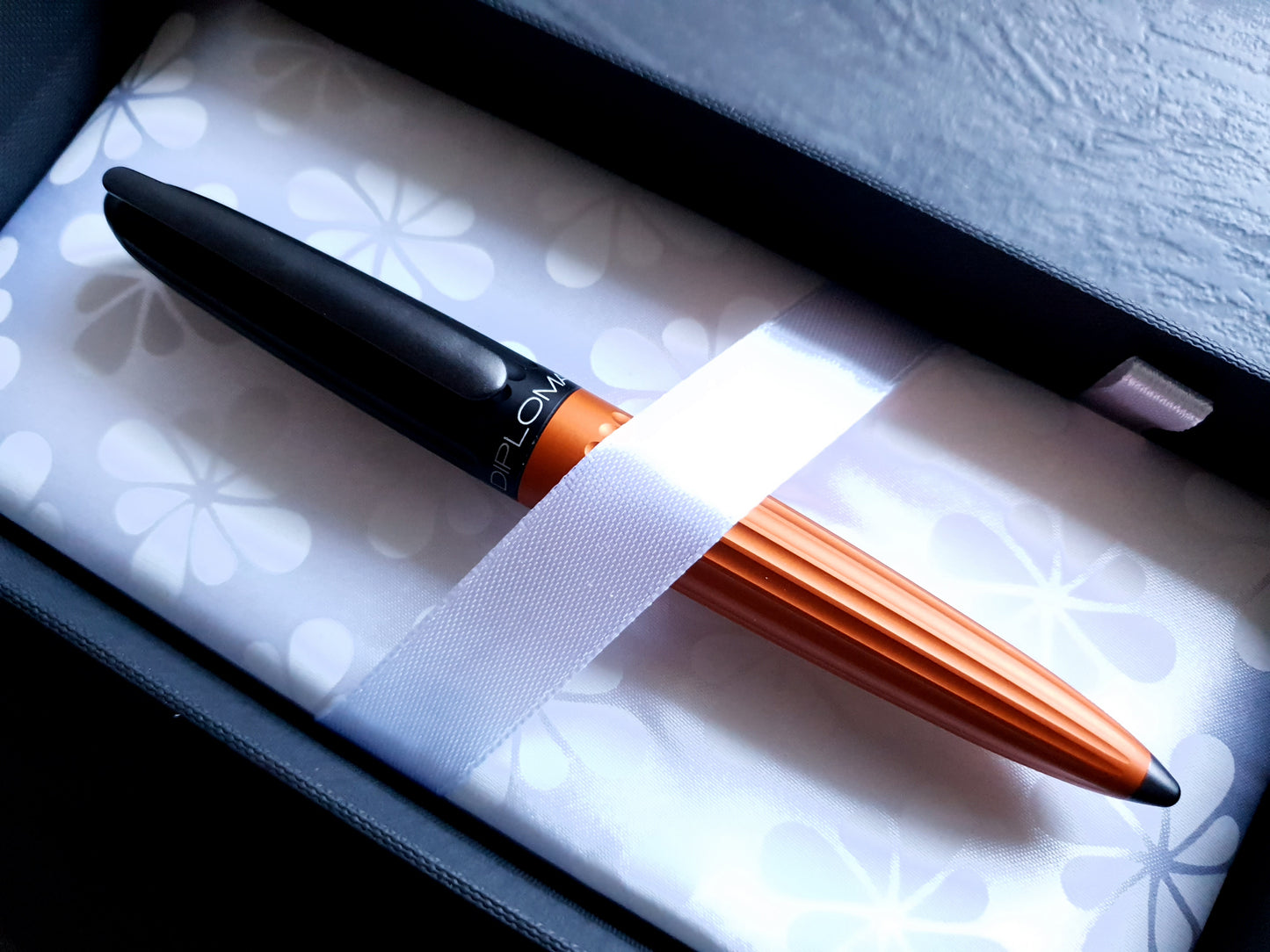 Diplomat Aero Luxus-Füllhalter, Schwarz-Orange