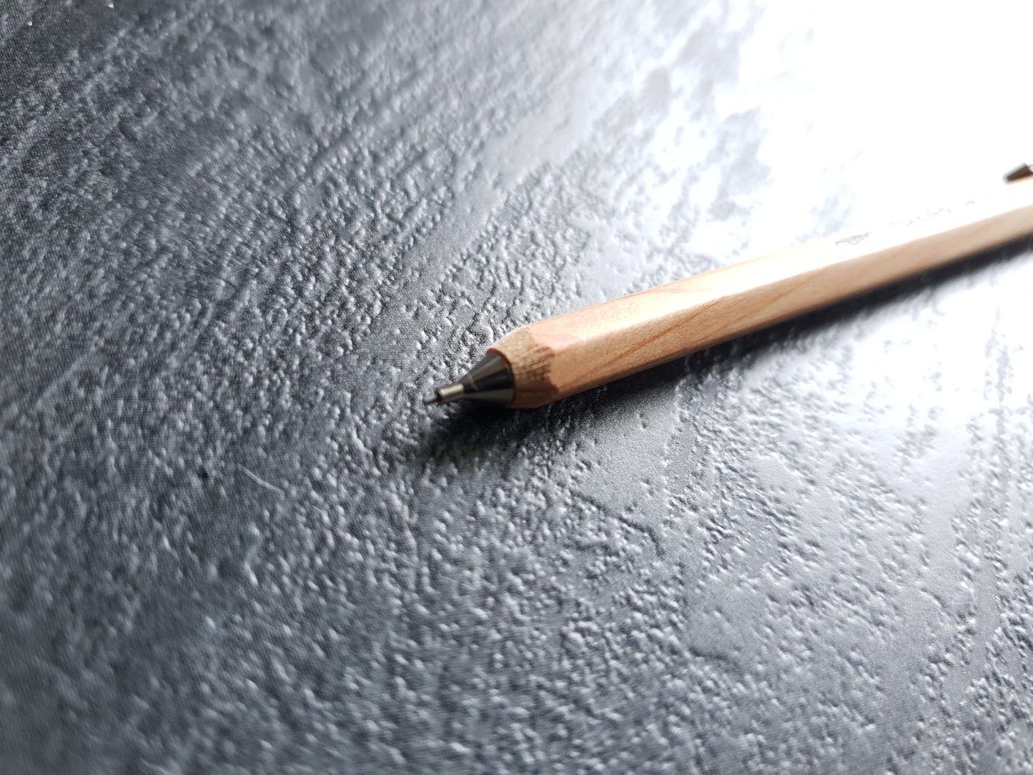 Winziger Druckbleistift von OHTO, 0.5mm, Holz (natur), mit Radiergummi