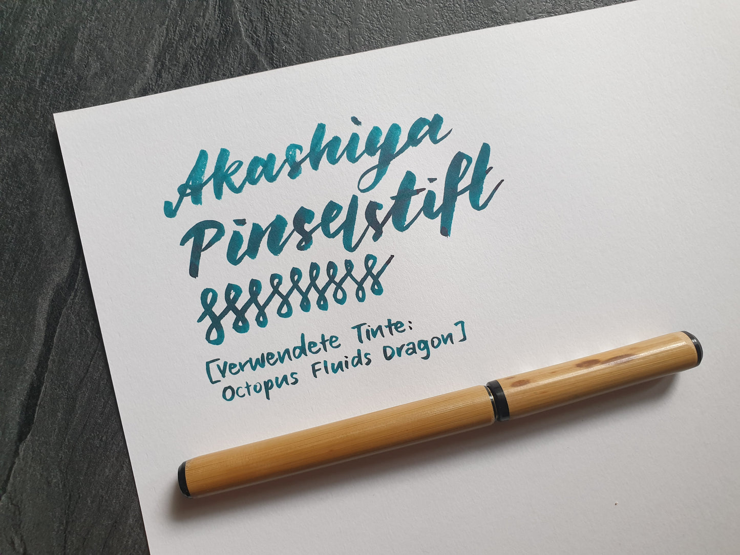 Akashiya Pinselstift aus Bambus, Motiv 34 mit Glückskatze, in Geschenkbox, inkl. wasserfester Tinte