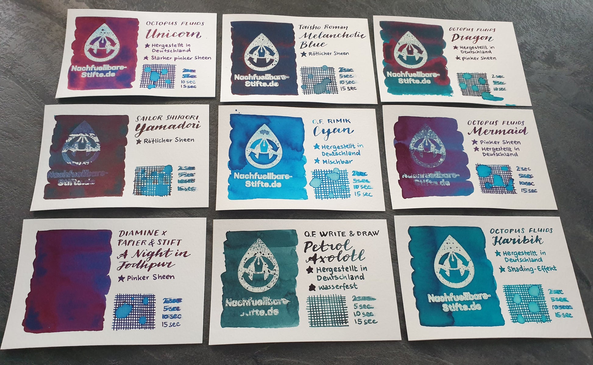 Vergleichsfoto mit Tintenswatches der Füllertinten: Octopus Fluids Unicorn, Taisho Roman Melancholic Blue, Octopus Fluids Dragon, Sailor Shikiori Yamadori, Octopus Fluids Rimik Cyan, Octopus Fluids Mermaid, Diamine A Night in Jodhpur, Octopus Fluids Write & Draw Petrol Axolotl, Octopus Fluids Karibik
Berlin Notebook No. 5, Taccia Momo, Herbin Parfum Rouge, Sailor Shikiori Sakuramori,  Magenta, Cherry Blossom