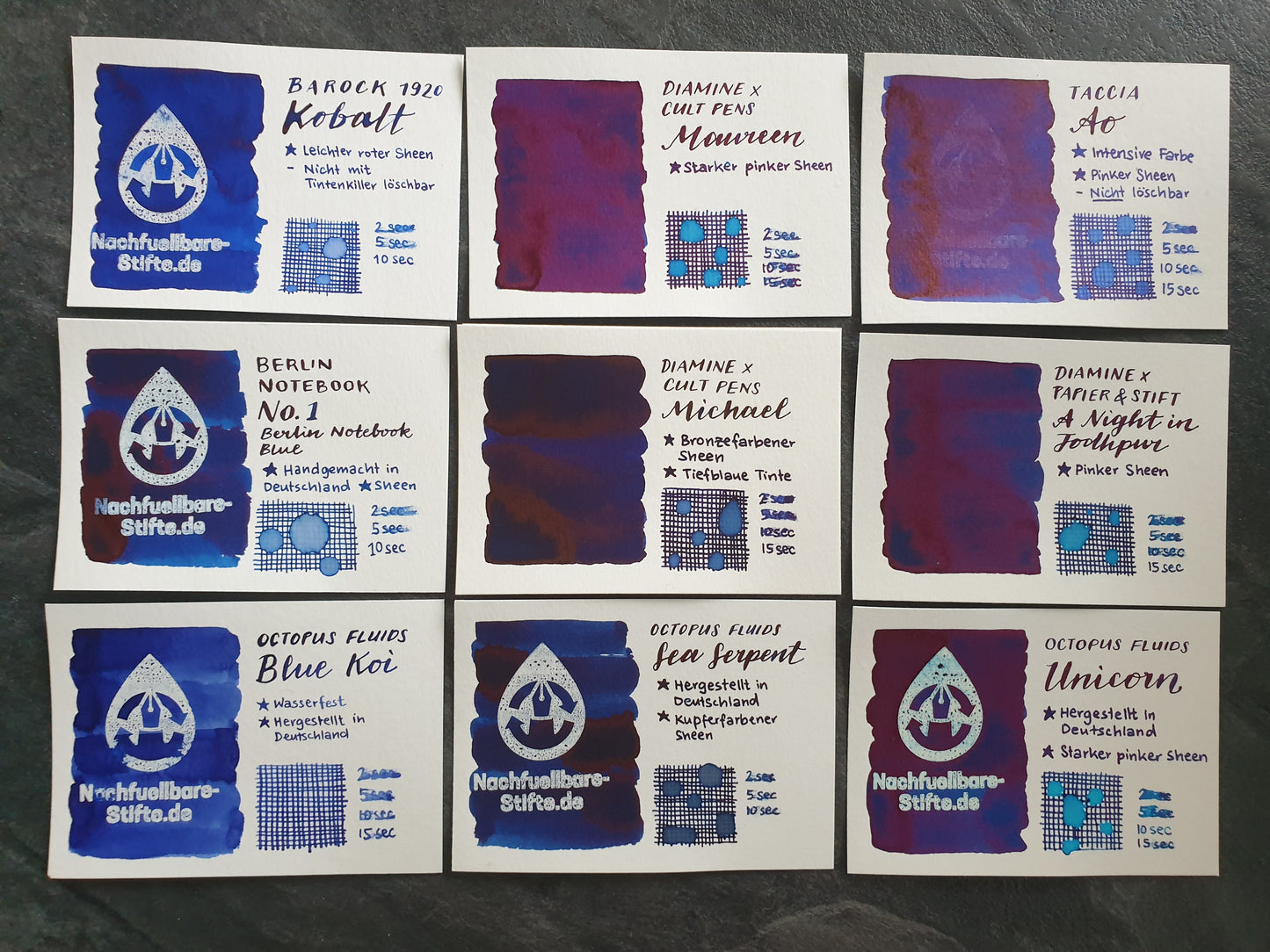 Vergleichsfoto mit Tintenswatches der Füllertinten: Barock 1920 Kobalt, Diamine Maureen, Taccia Ao, Berlin Notebook No.1, Diamine Michael, Diamine A Night in Jodhpur, Octopus Fluids Write & Draw Blue Koi, Octopus Fluids Sea Serpent, Octopus Fluids Unicorn