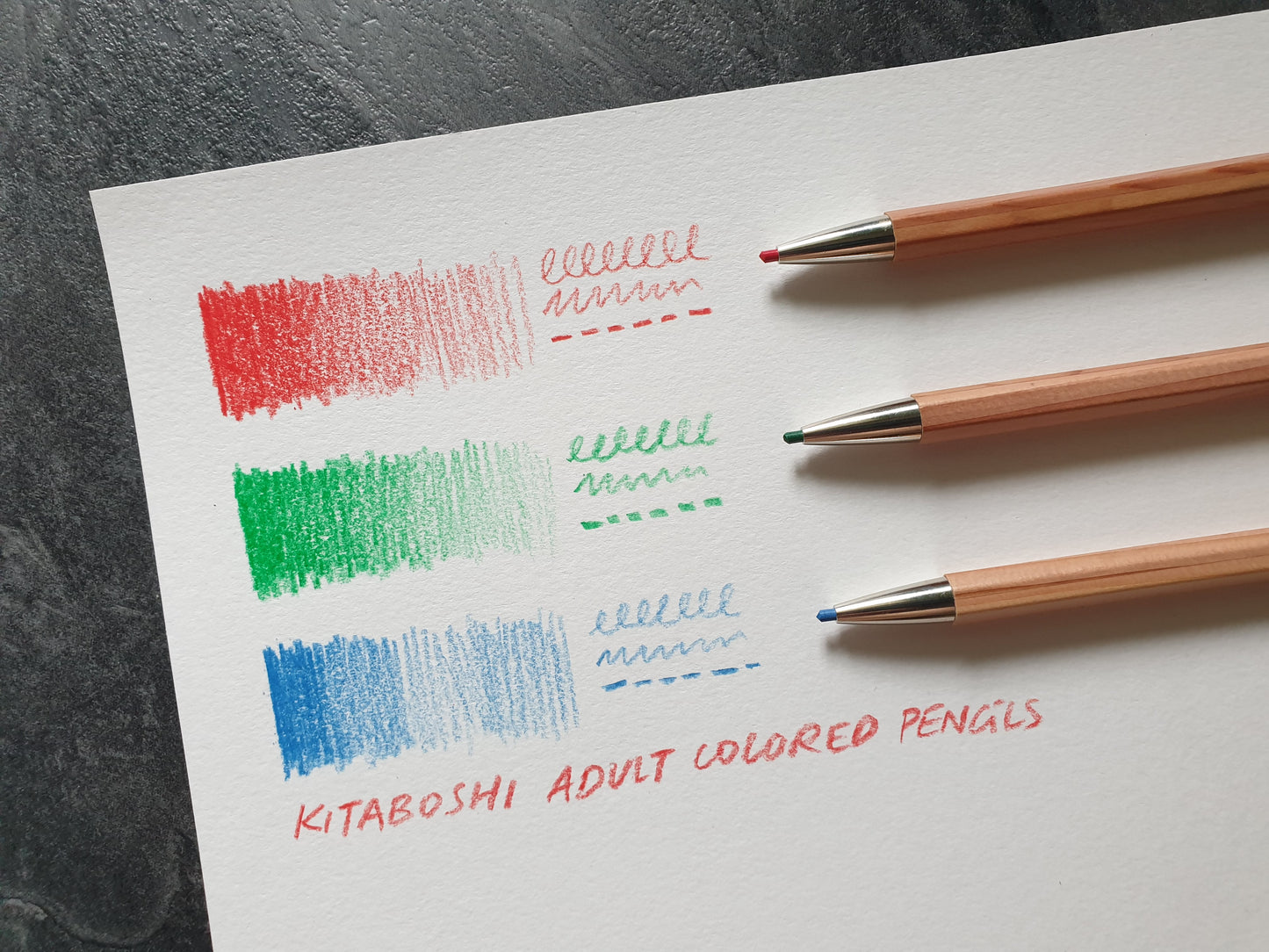 Kitaboshi "Adult Colored Pencil" 2.0mm Druckbleistift aus Holz, inkl. Farbstiftmine