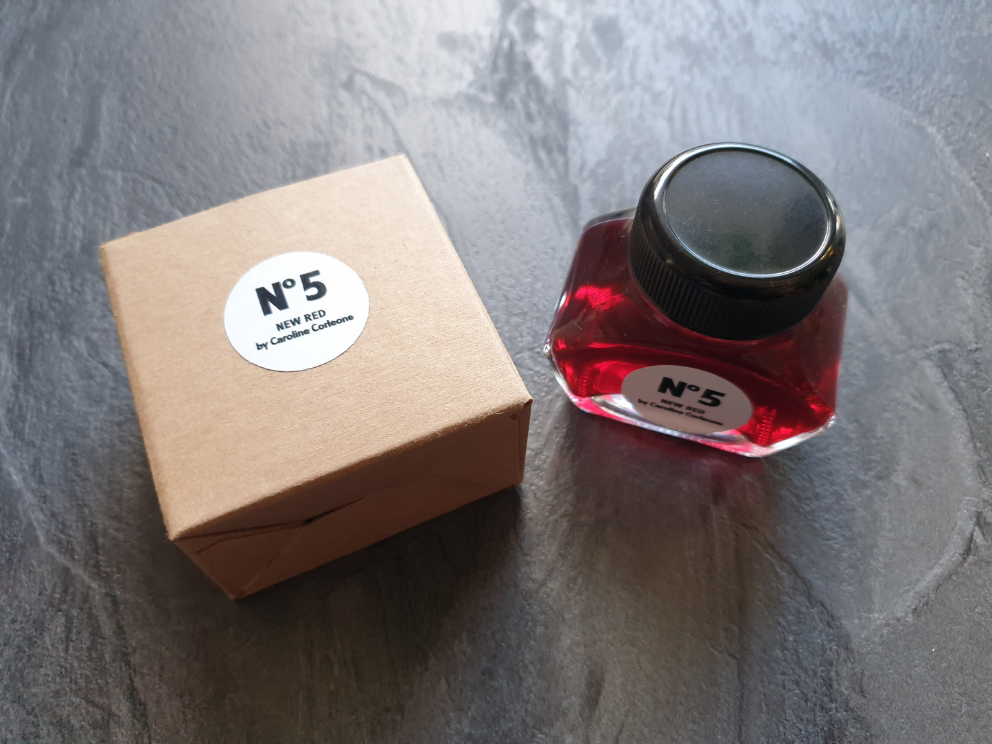 Berlin Notebook No.5 [New Red] Füllhaltertinte, 30ml Glas