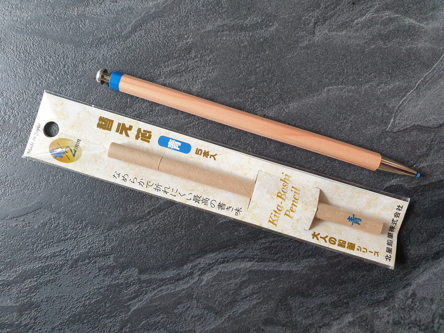 Kitaboshi "Adult Colored Pencil" 2.0mm Druckbleistift aus Holz, inkl. Farbstiftmine