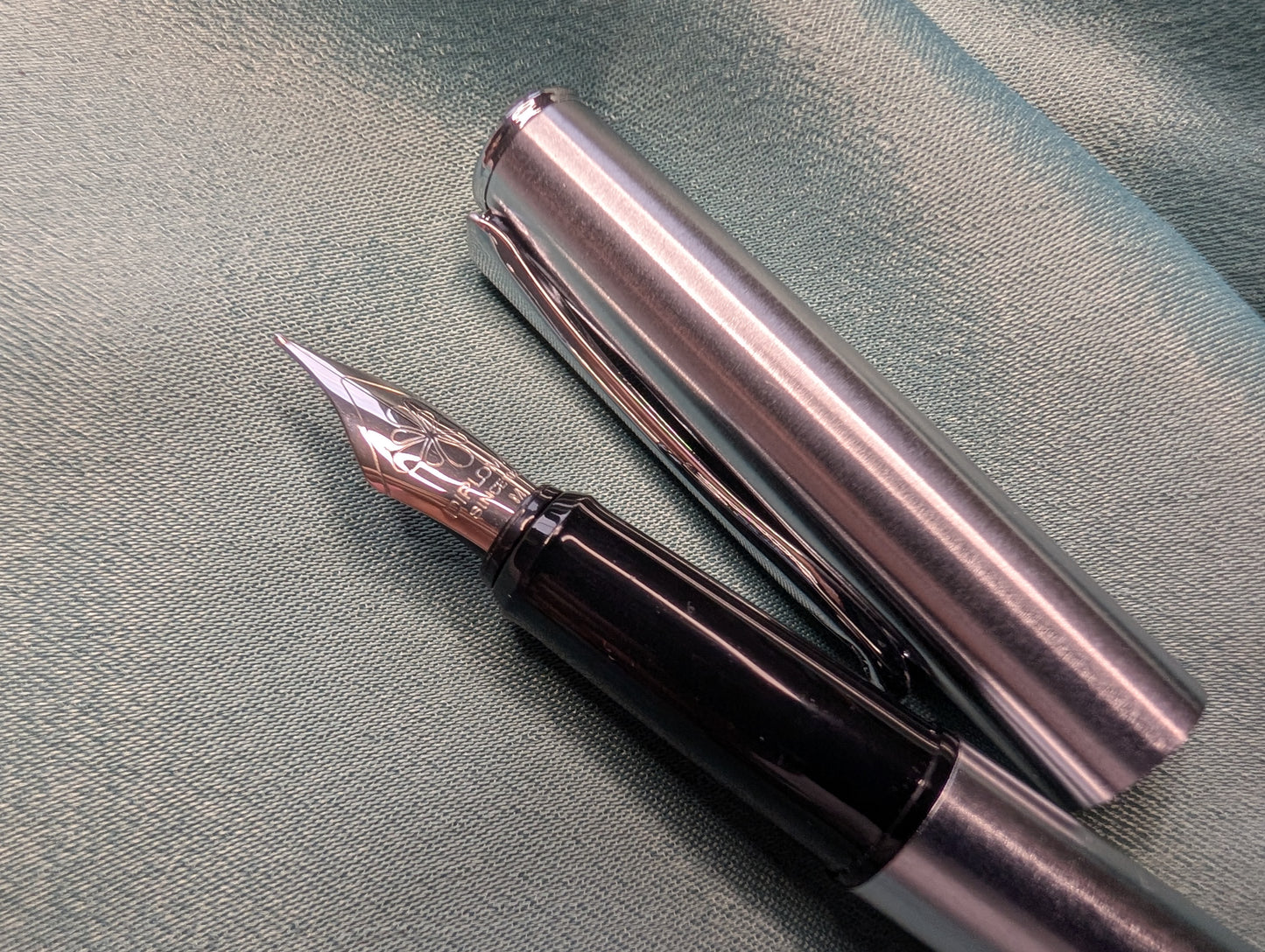 Diplomat Esteem Luxus-Füllhalter, Farbe "Matt chrom", 3 Federstärken