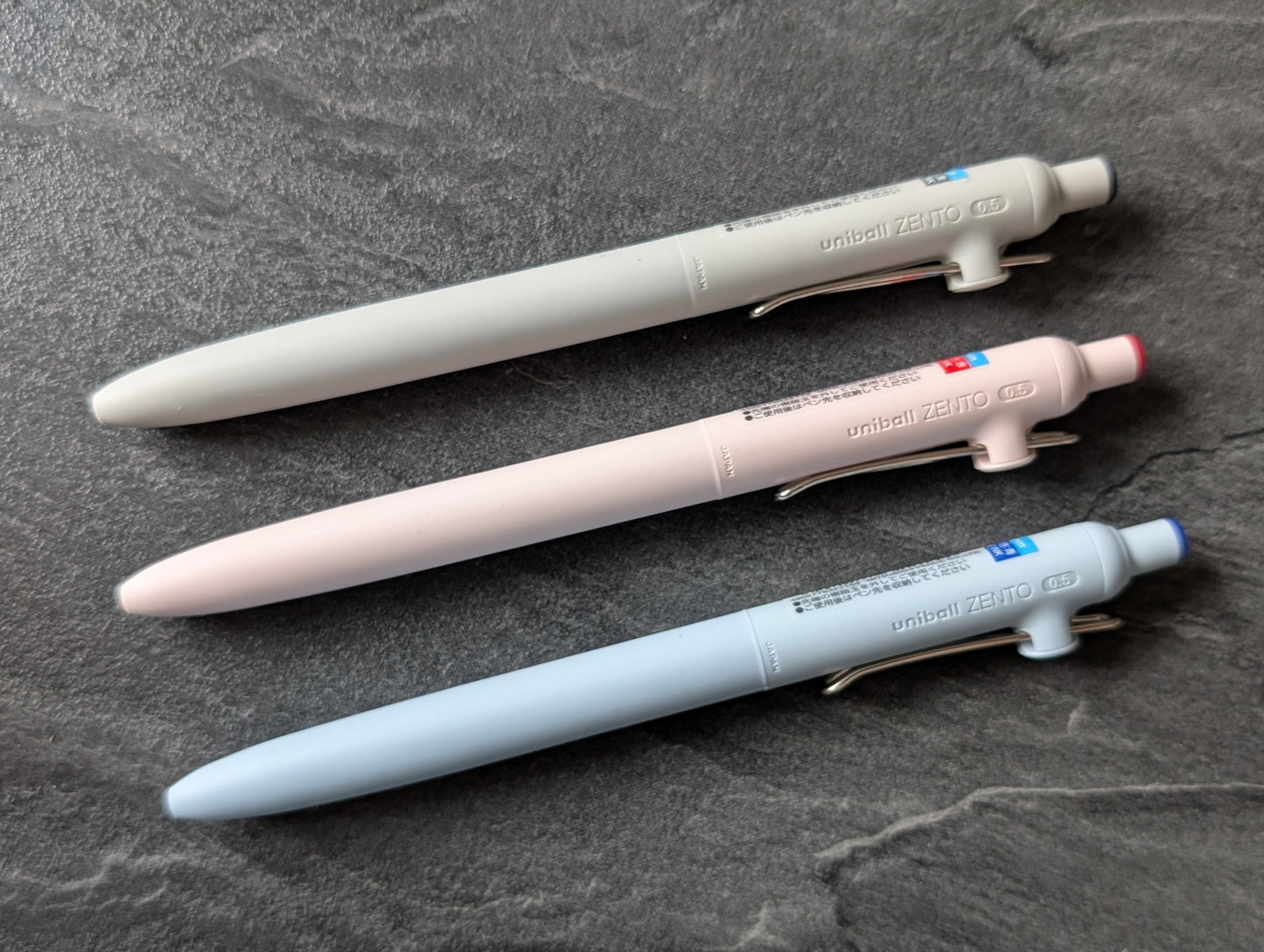 uniball ZENTO Gelschreiber mit 0,5mm Spitze, Standardmodell, verschiedene Farben