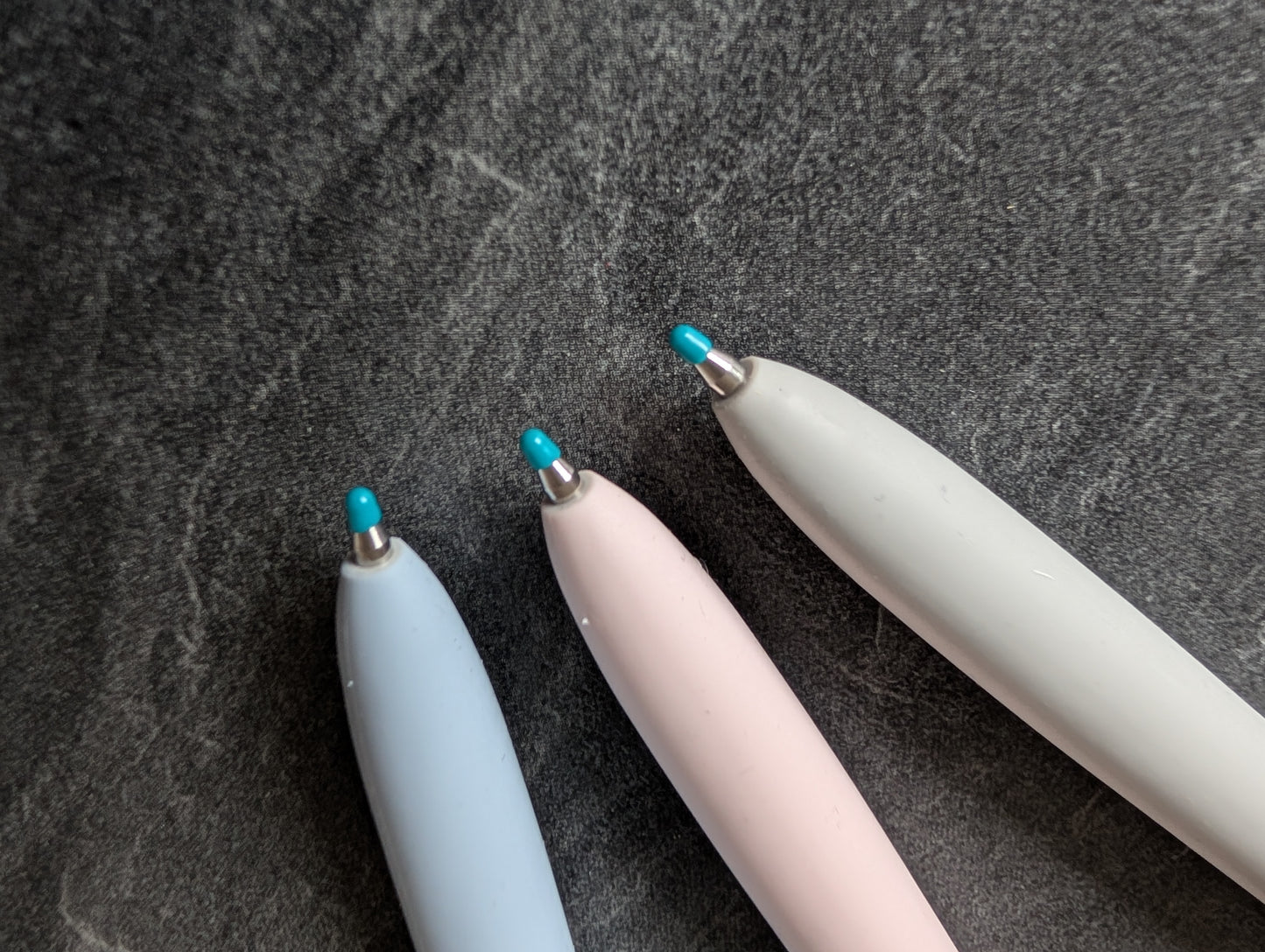 uniball ZENTO Gelschreiber mit 0,5mm Spitze, Standardmodell, verschiedene Farben