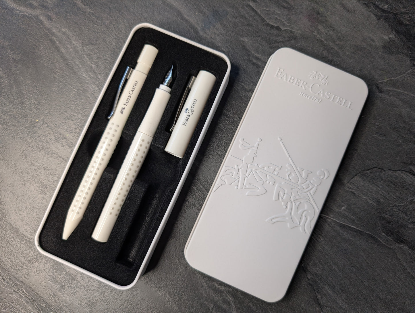 Faber-Castell "GRIP 2010" Set: Füllhalter [M-Feder] & Kugelschreiber