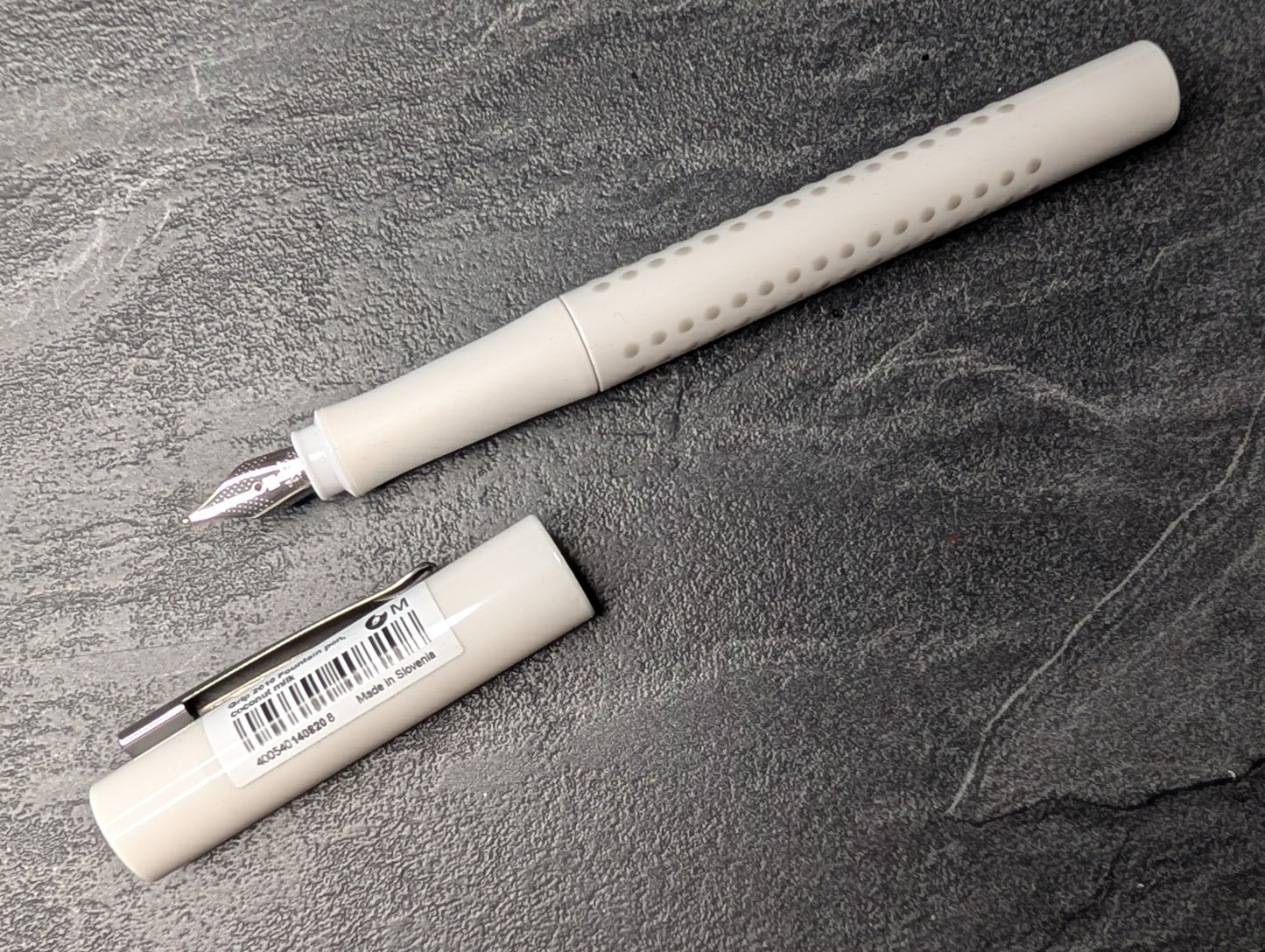 Faber-Castell "GRIP 2010" Füllhalter, M-Feder, verschiedene Farben