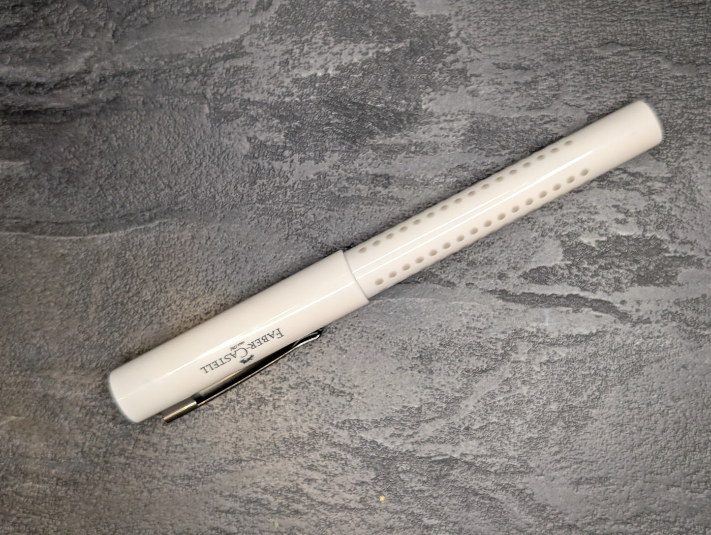 Faber-Castell "GRIP 2010" Füllhalter, M-Feder, verschiedene Farben