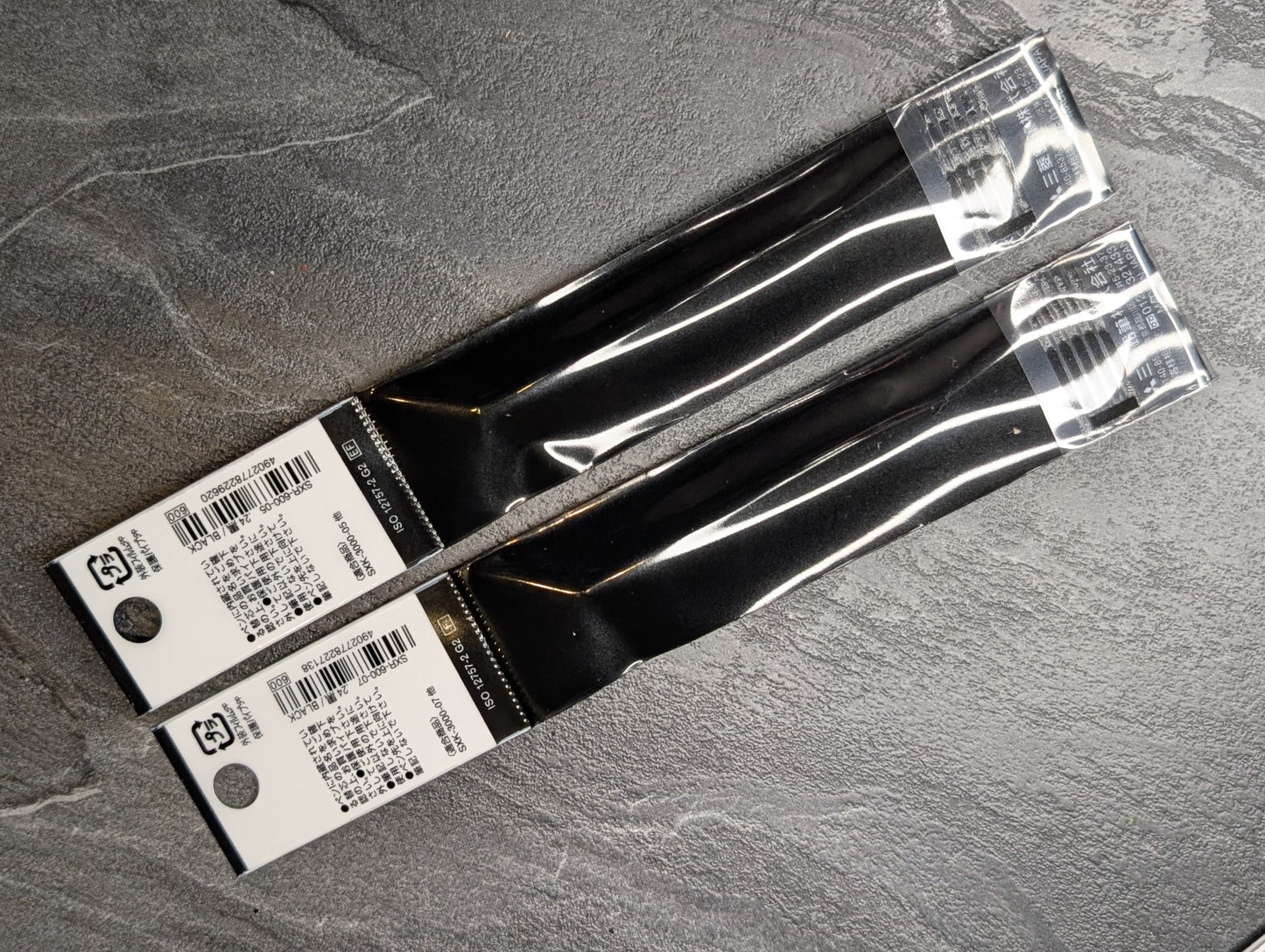 uniball Jetstream Großraummine SXR-600-05 und SXR-600-07 Refills, schwarz