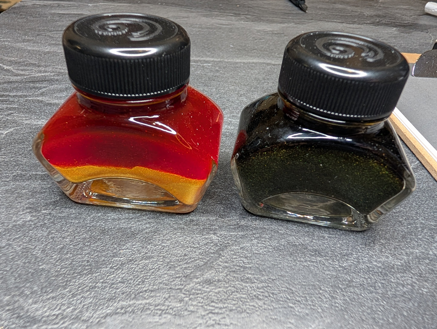 Octopus Fluids Celestial: Helios' Glow, 30ml Glas, goldfarbene Glitzertinte für Füllhalter