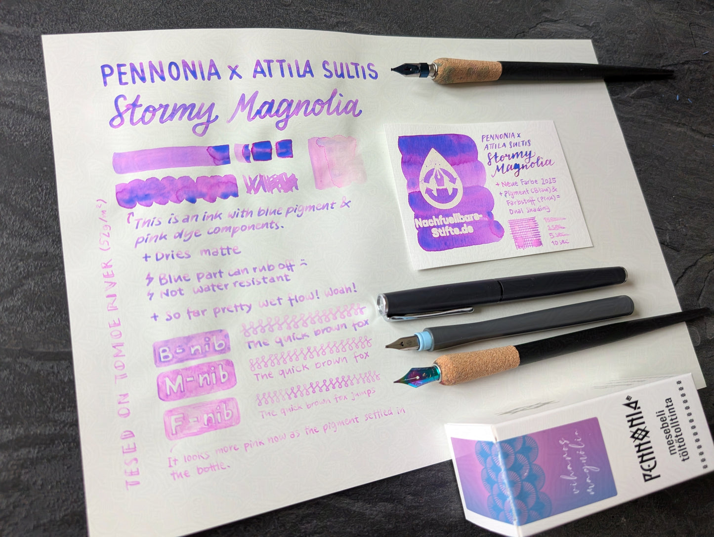 Pennonia x AttilaSultis Füllhaltertinte: Stormy Magnolia/Viharos Magnólia; 60ml Glas