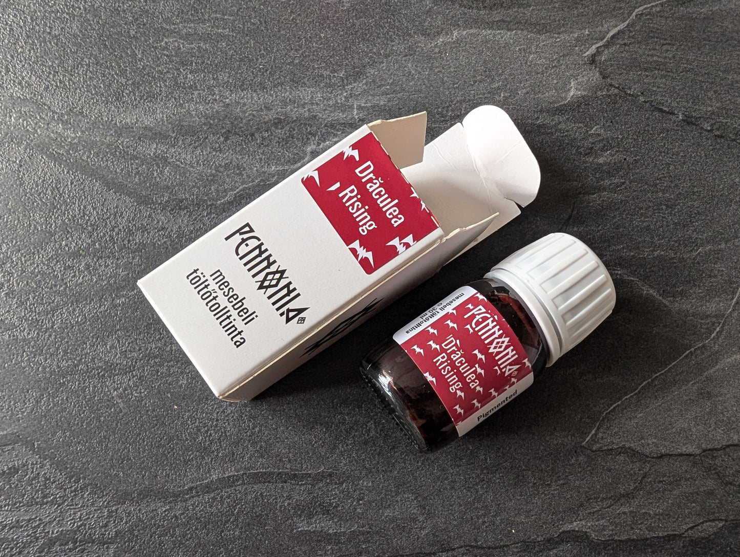 Pennonia Füllhaltertinte: Draculea Rising/Draculea Reinvat, 30ml Glas