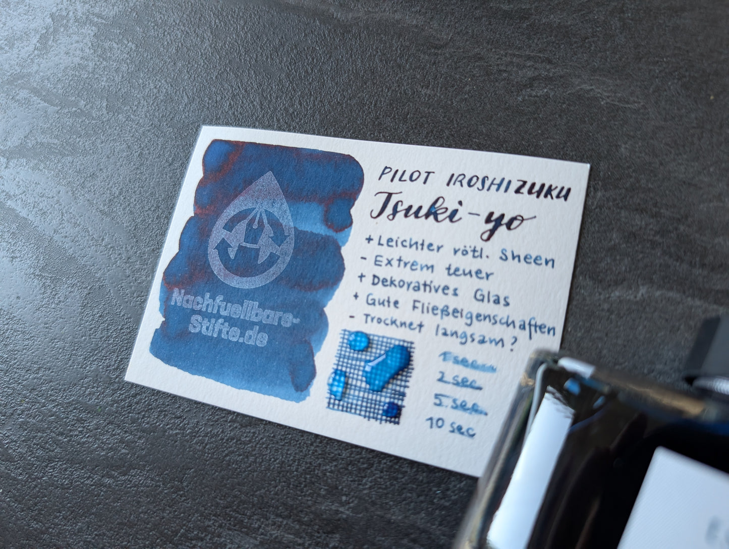 Pilot iroshizuku: Tsuki-yo ("Mondnacht", dunkelblau), Füllhaltertinte im Glasflacon