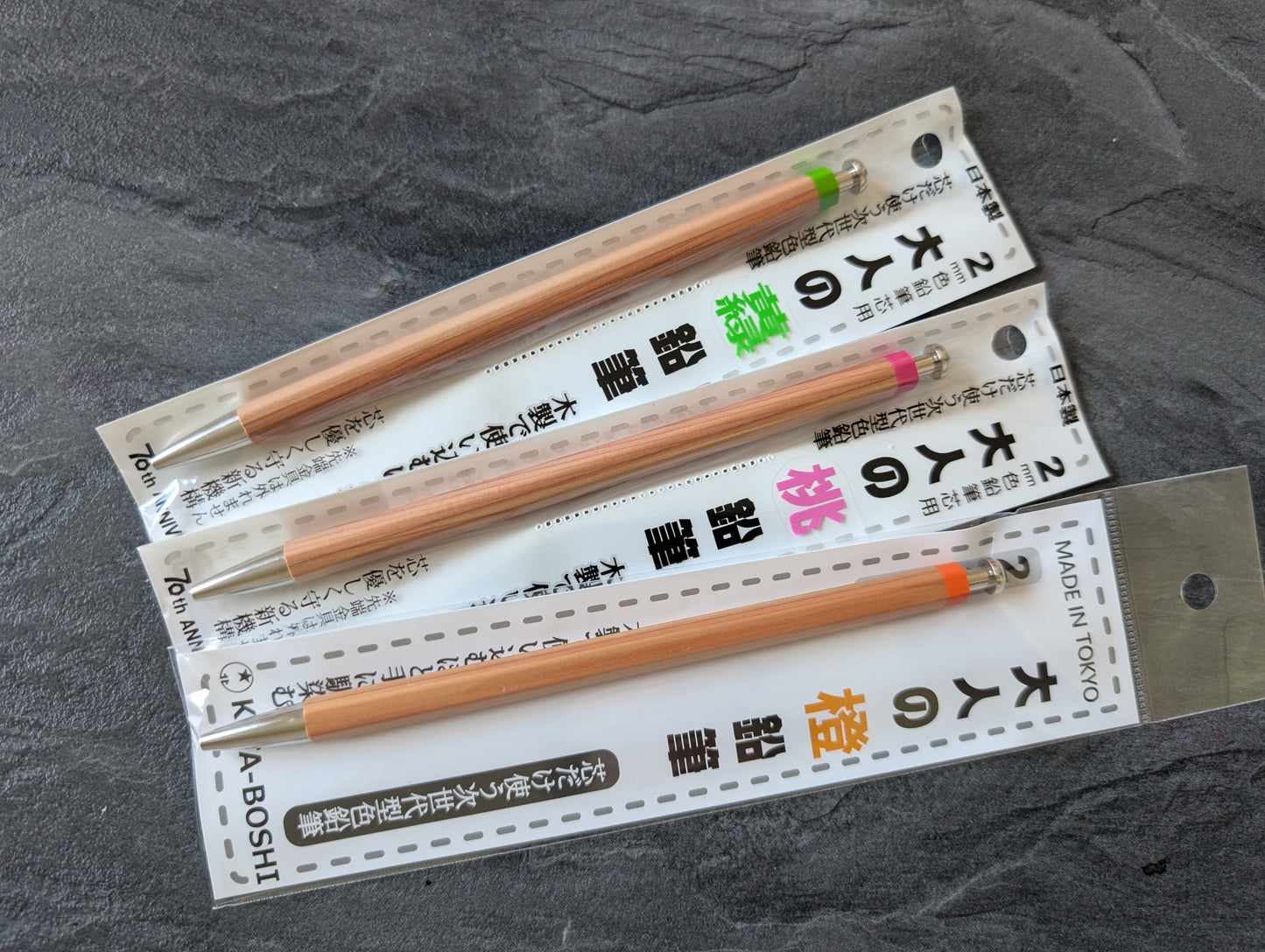 Kitaboshi "Adult Colored Pencil" 2.0mm Druckbleistift aus Holz, inkl. Farbstiftmine