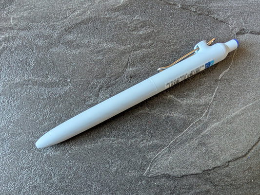 GEBRAUCHT MIT FLECK: uniball ZENTO Gelschreiber mit 0,5mm Spitze, Standardmodell, blau
