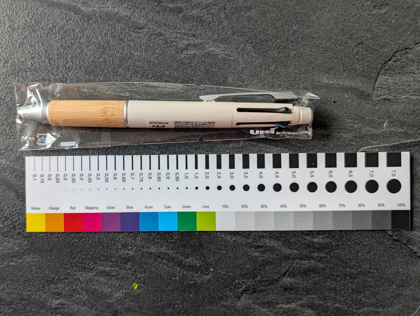 Uni Jetstream 4&1 Bambus Multistift : 4 Kugelschreiberminen und 1 Druckbleistift
