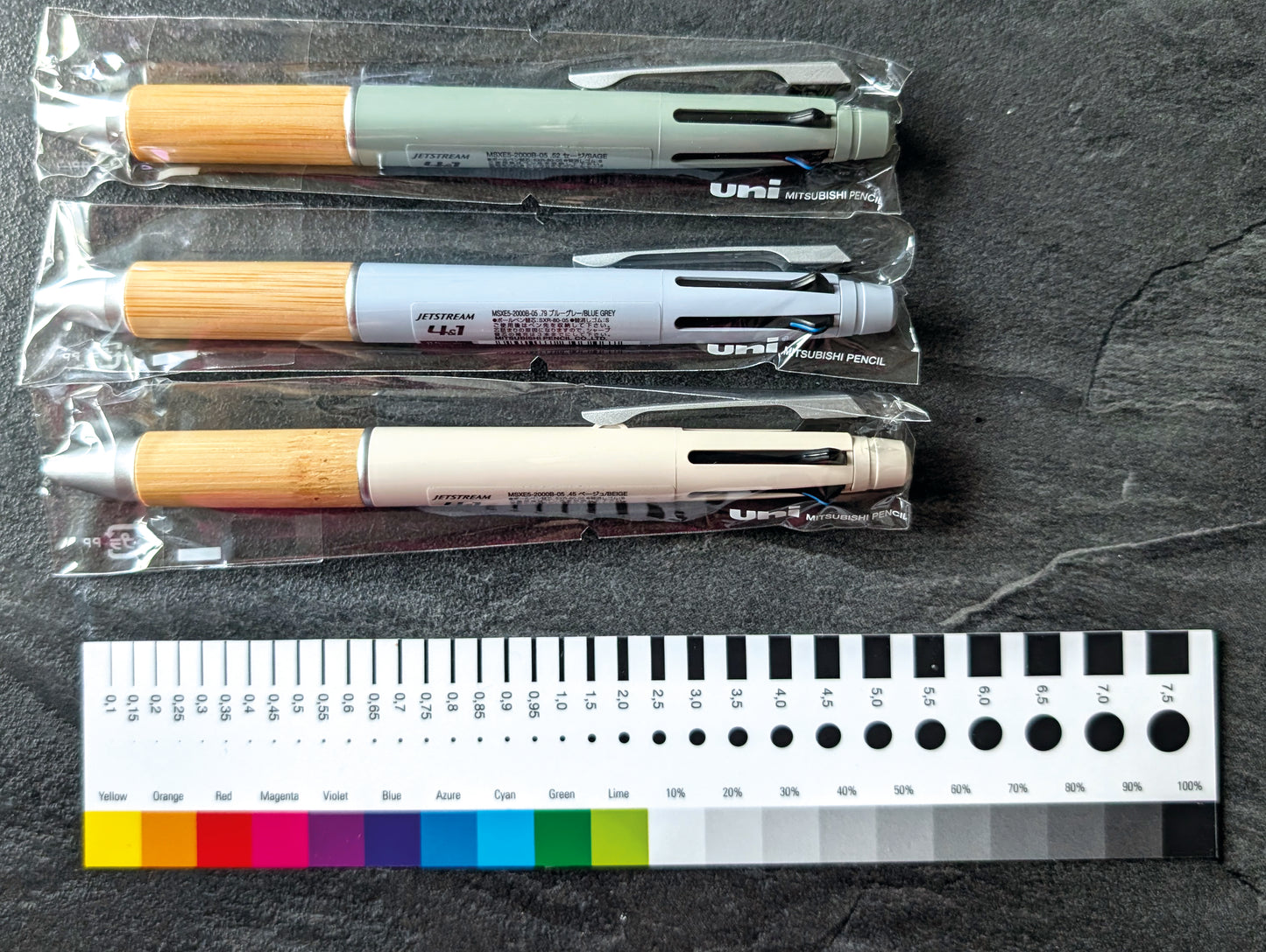 Uni Jetstream 4&1 Bambus Multistift : 4 Kugelschreiberminen und 1 Druckbleistift