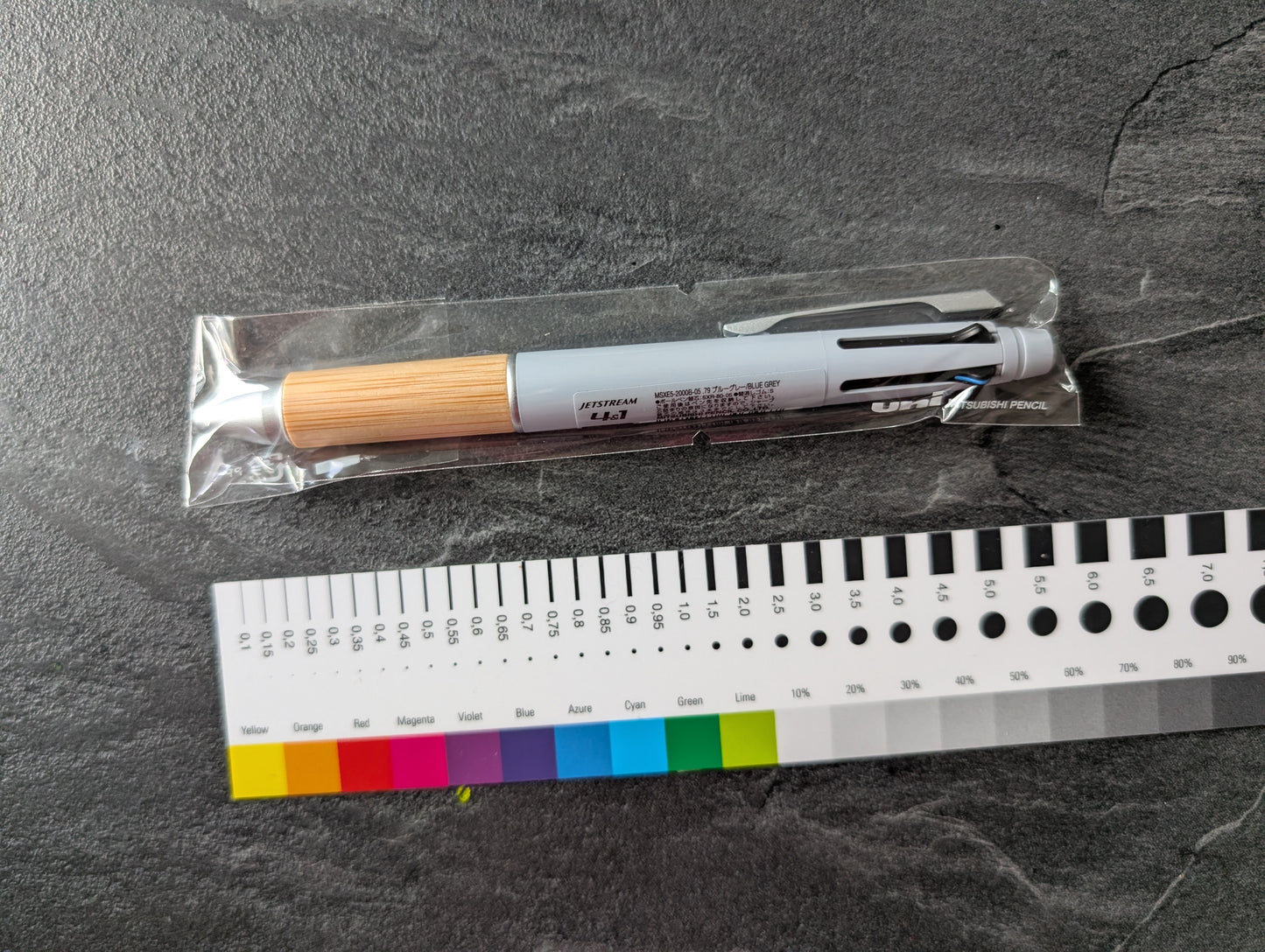 Uni Jetstream 4&1 Bambus Multistift : 4 Kugelschreiberminen und 1 Druckbleistift