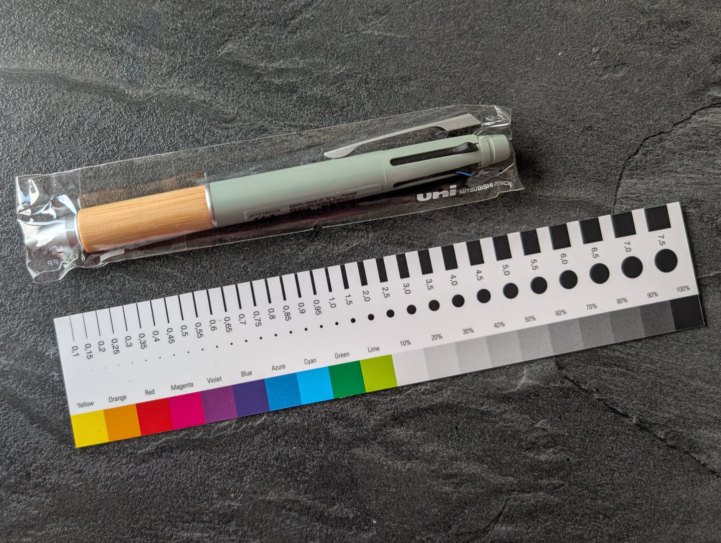 Uni Jetstream 4&1 Bambus Multistift : 4 Kugelschreiberminen und 1 Druckbleistift