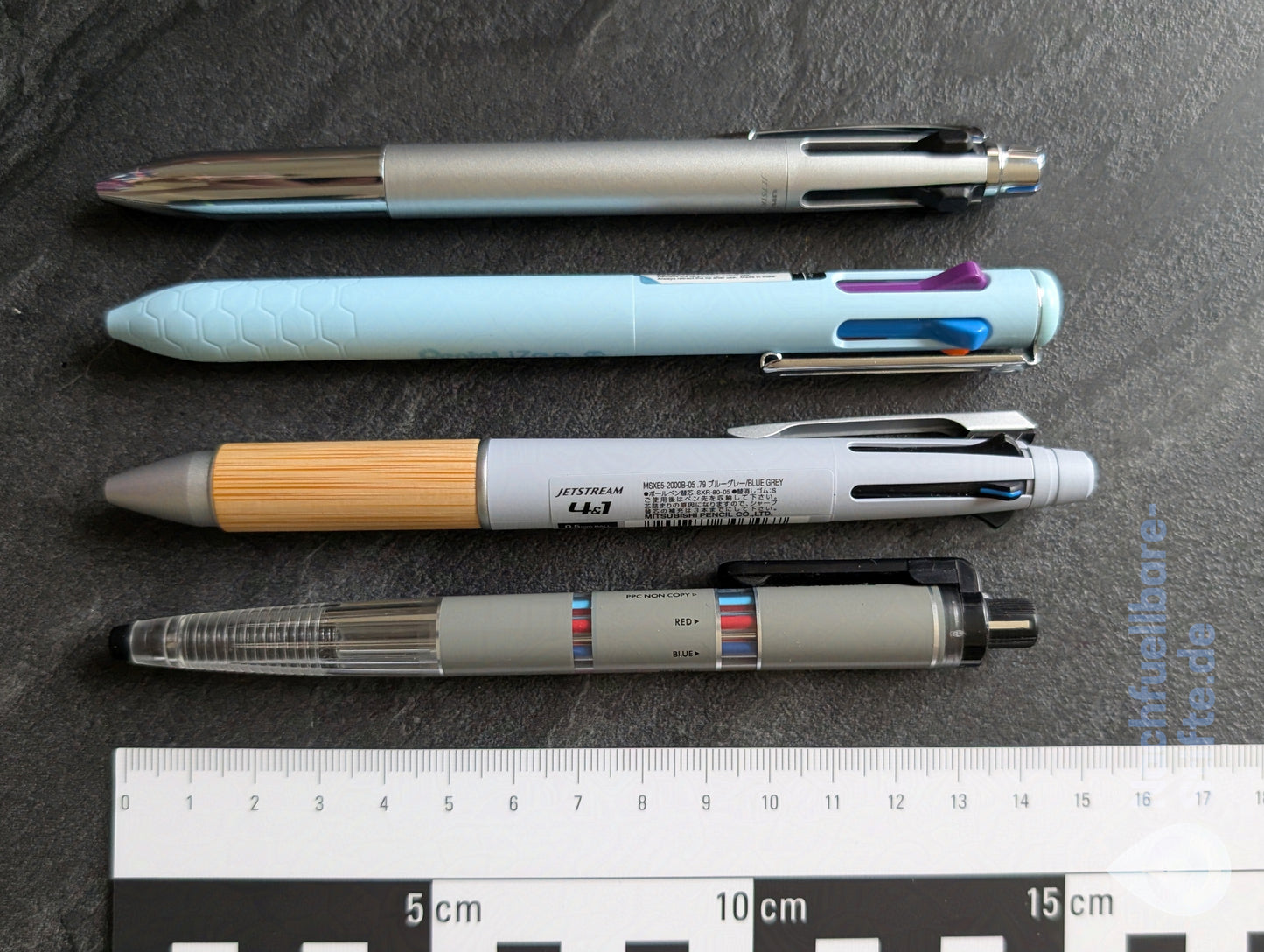 Pentel iZee Multistift: Kugelschreiber mit Minenfarben orange, hellblau, pink, violett [Modell BXC470]