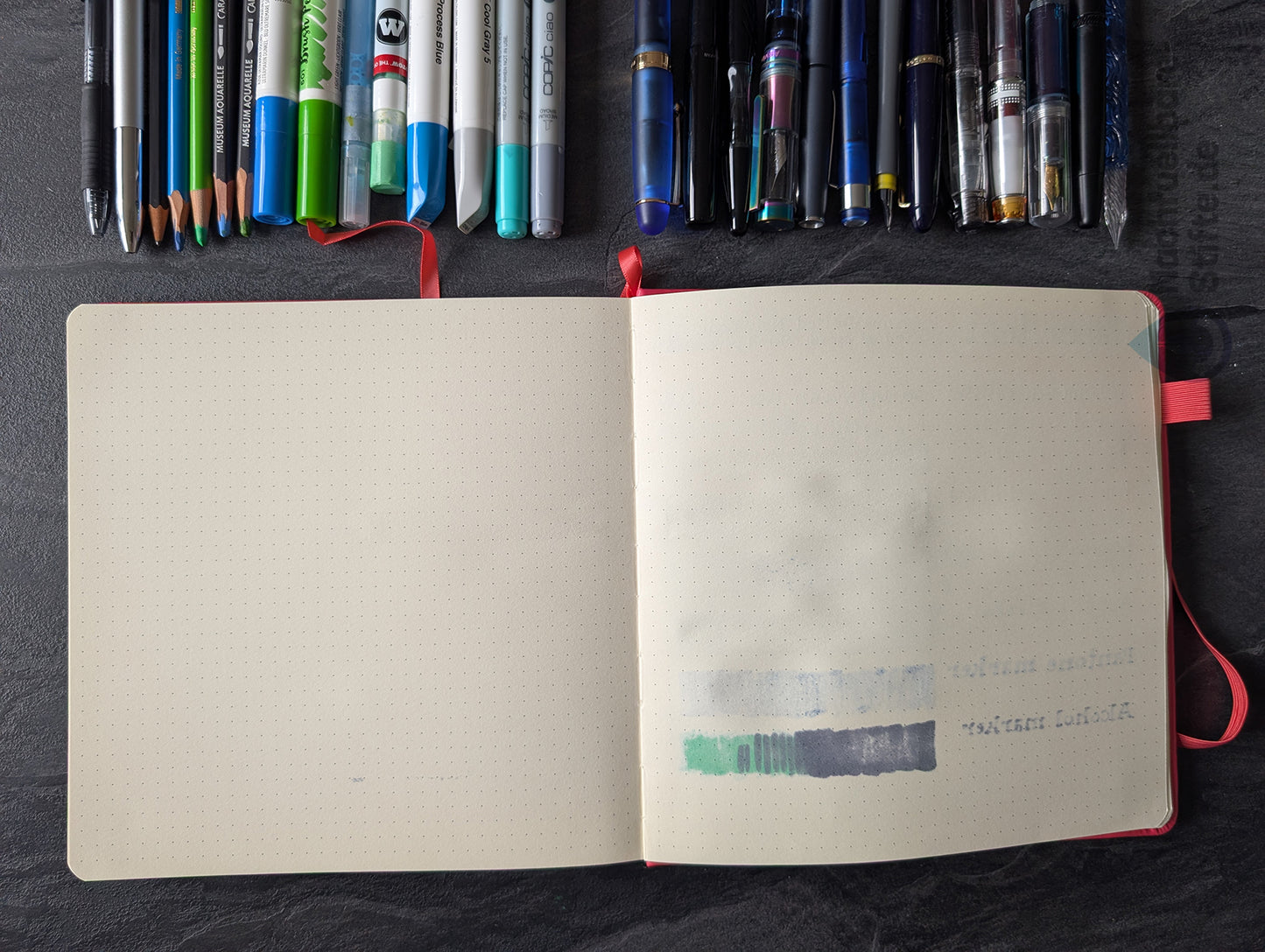 Sakura "Dotted Note Book" quadratisch, Hardcover, 5mm Punktraster, 19,5 x 19,5 cm Papier